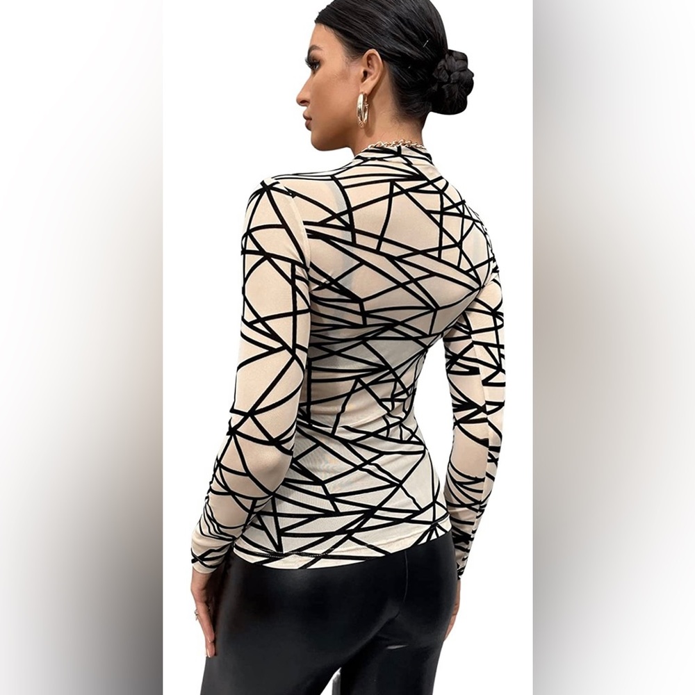 SweatyRocks Women's Mock-Neck Graphic Print Long Sleeve Blouse. Size M - Picture 4 of 7